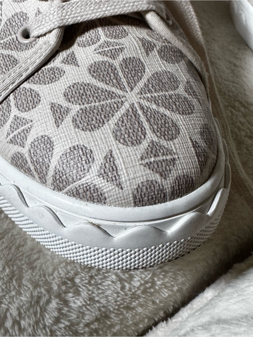 The Kate Spade Vale Spade Flower Coated Canvas Sneakers SZ 8.5B - Picture 14 of 14